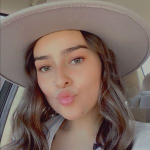 Meet your Posher, Esperanza